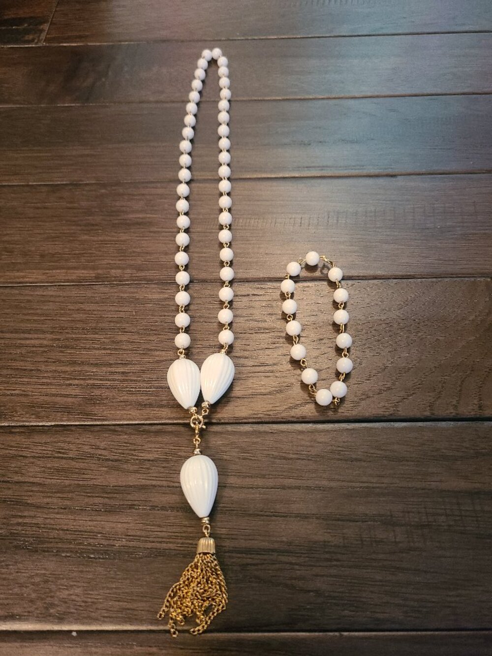 Vintage 1980s necklace and bracelet set white beads with gold coloured chain.